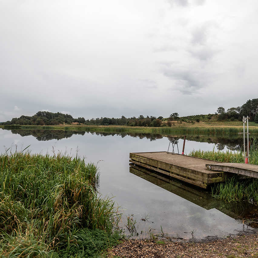 Badebro ved Bølling Sø