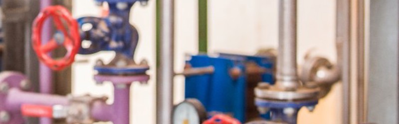 Rør fra et vandværk - blå og røde rør