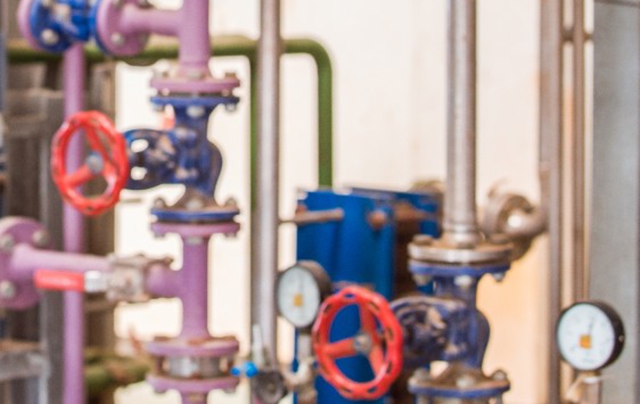 Rør fra et vandværk - blå og røde rør