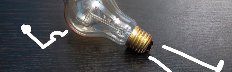 Lyspære i tegning som stærk mand