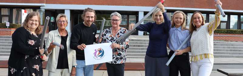 Ikast-Brande Kommunes nye samarbejde med ParaLeg, Idræt & Fællesskaber blev markeret foran rådhuset i Ikast.