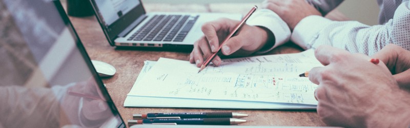 Arbejde foran computere