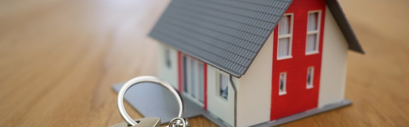 Billede af nøgler og miniturehus - Picture of keys and a tiny house